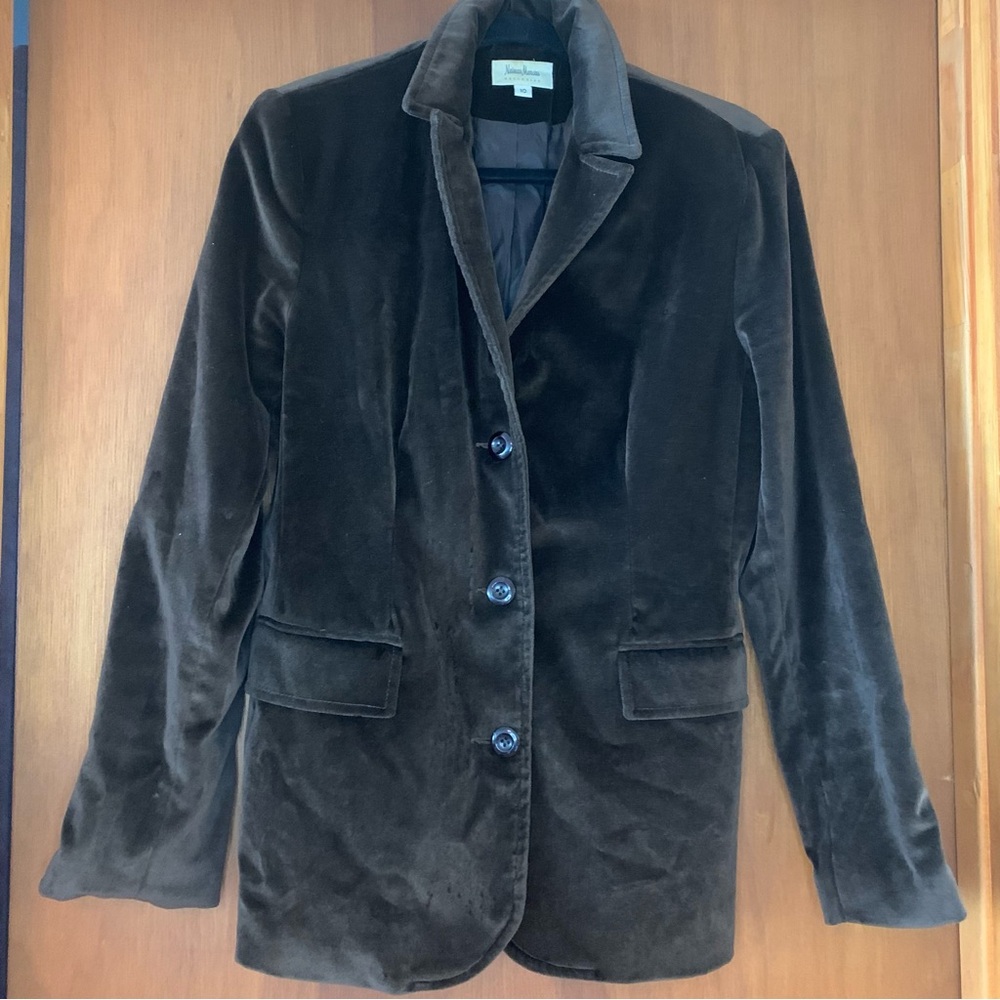 Neiman Marcus Women’s Vintage Chocolate Brown, Velvet Blazer. Size 10.